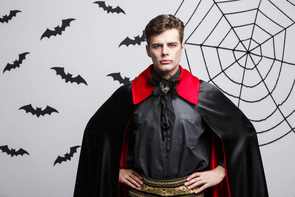 Вампир или Дракула - классические костюмы для праздника Хэллоуин