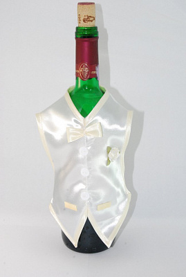 Фрак (белый) и платье на бутылки