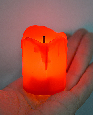 Свічка на батарейці (червона) 5,5 см з гнотом