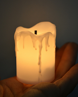 Свічка на батарейці (біла) 5,5 см з гнотом