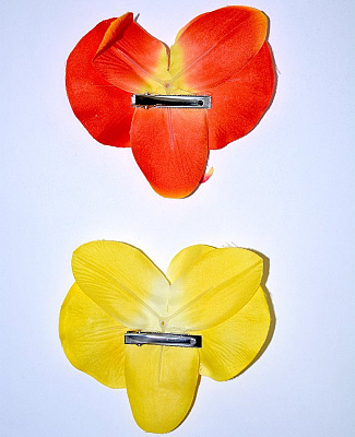 Цветок орхидея желто-оранжевая