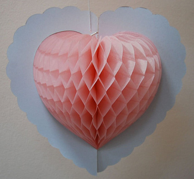 Сердце объемное розовое (белый кант)