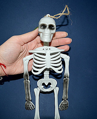 Скелет підвісний пластик 30 см