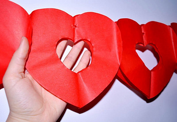 Гирлянда сердечки с вырезом (бумага) - фото 2 | 4Party