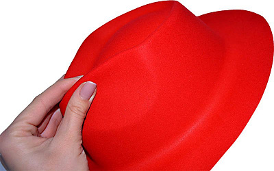 Шляпа мужская красная (пластик)